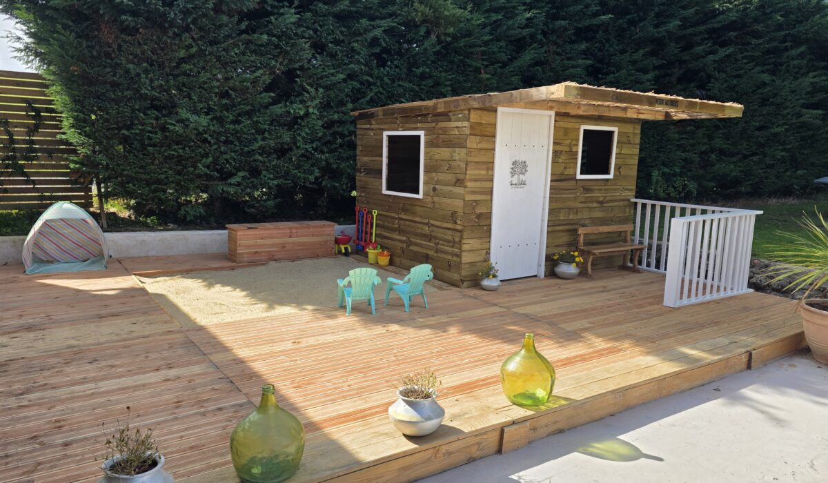 espace-enfants-bac-a-sable-gite-le-bois-richer